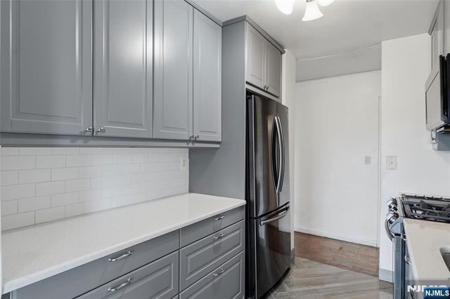 275 Prospect Street 14B, East Orange, NJ 07017