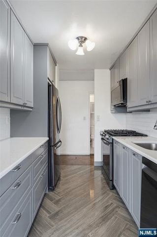 275 Prospect Street 14B, East Orange, NJ 07017