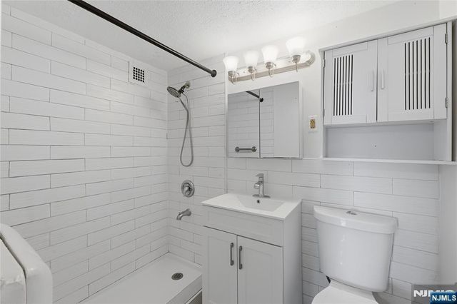 275 Prospect Street 14B, East Orange, NJ 07017