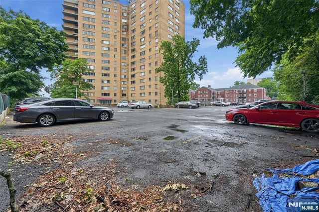 275 Prospect Street 14B, East Orange, NJ 07017