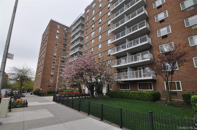 39-65 52 St. 2H, Woodside, NY 11377