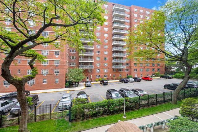 39-65 52 St. 2H, Woodside, NY 11377