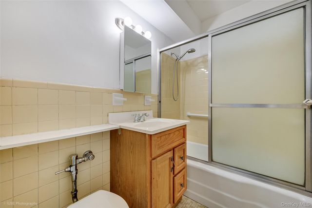 39-65 52 St. 2H, Woodside, NY 11377