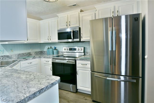 3394 Ivy Hill Circle E, Cortland, OH 44410