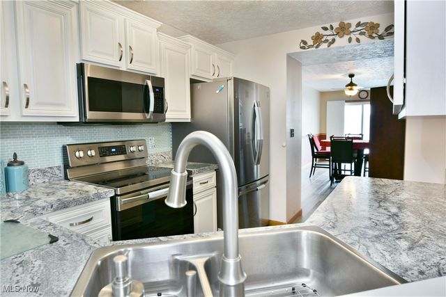 3394 Ivy Hill Circle E, Cortland, OH 44410