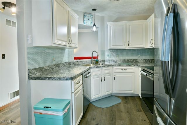 3394 Ivy Hill Circle E, Cortland, OH 44410