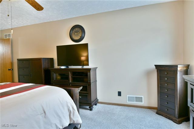 3394 Ivy Hill Circle E, Cortland, OH 44410