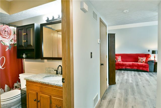 3394 Ivy Hill Circle E, Cortland, OH 44410