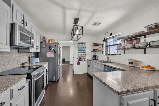 7633 S 3rd St Road, Waco, TX 76706