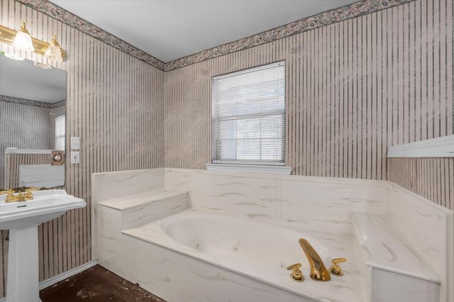 7633 S 3rd St Road, Waco, TX 76706