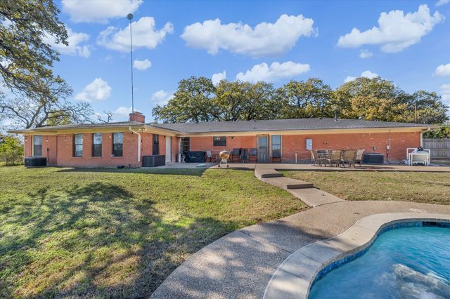 7633 S 3rd St Road, Waco, TX 76706