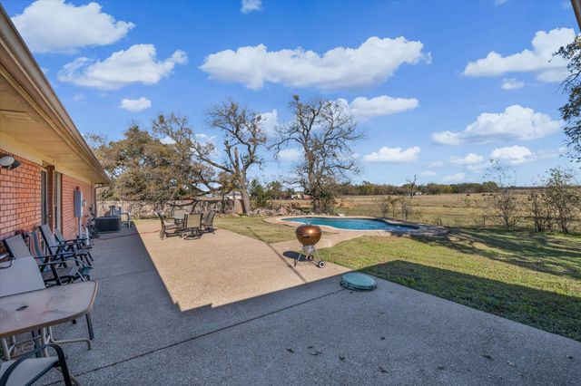 7633 S 3rd St Road, Waco, TX 76706