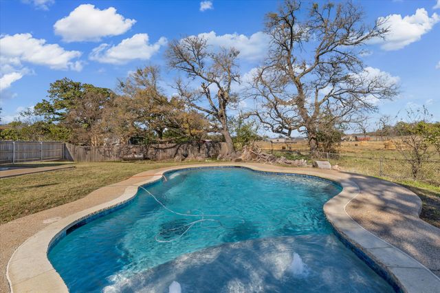 7633 S 3rd St Road, Waco, TX 76706