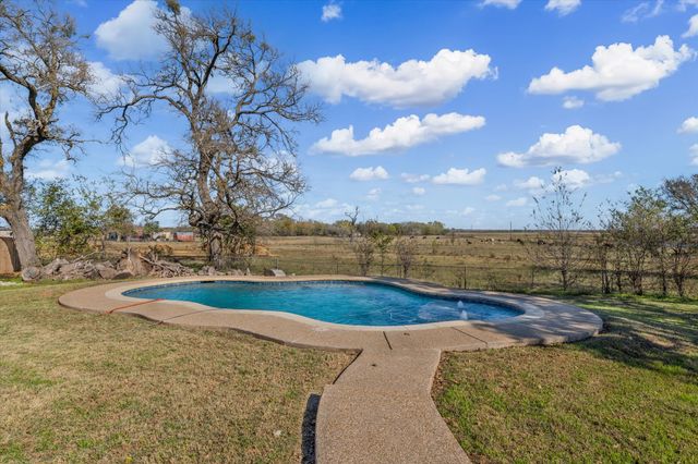 7633 S 3rd St Road, Waco, TX 76706