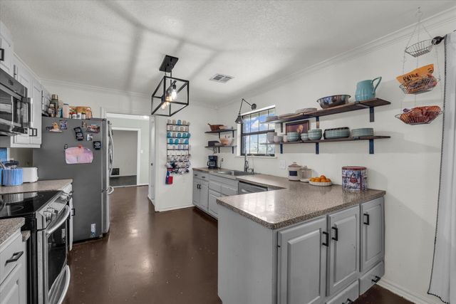 7633 S 3rd St Road, Waco, TX 76706