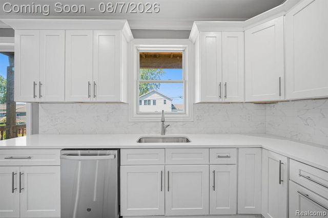 38165 Cherry Lane, Update, MI 48045