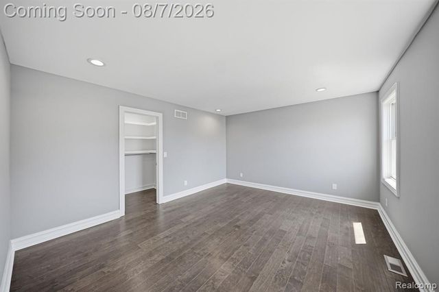 38165 Cherry Lane, Update, MI 48045