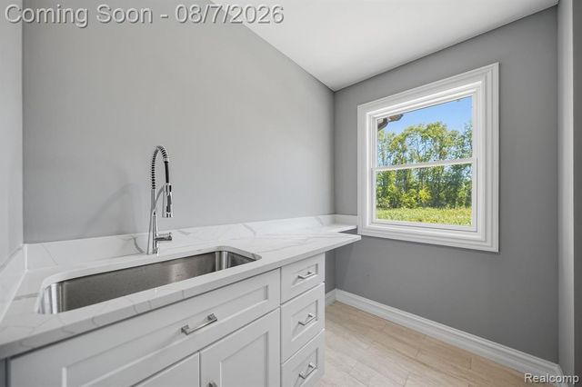 38165 Cherry Lane, Update, MI 48045