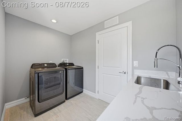 38165 Cherry Lane, Update, MI 48045