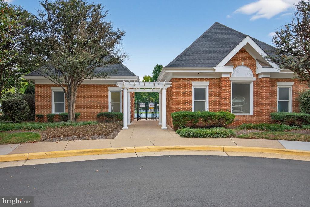 5986 MANORWOOD DR, Centreville, VA 20120