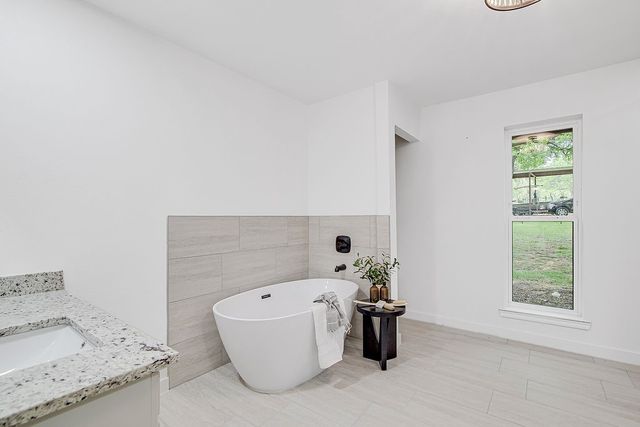 715 Pheasant Run, Burleson, TX 76028