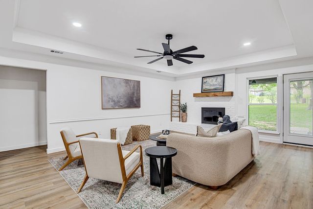 715 Pheasant Run, Burleson, TX 76028