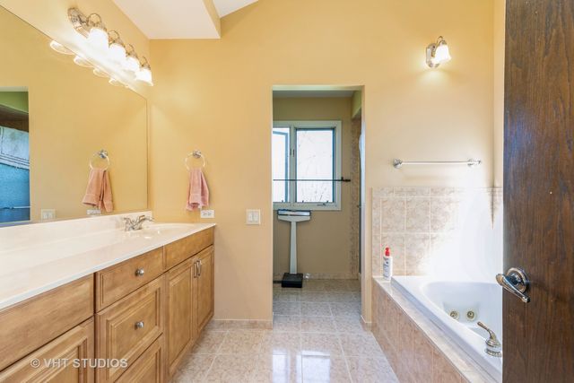 24656 S Willow Brook Trail, Crete, IL 60417