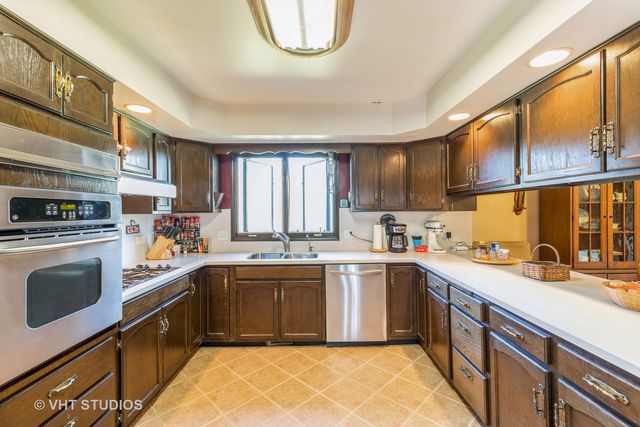 24656 S Willow Brook Trail, Crete, IL 60417