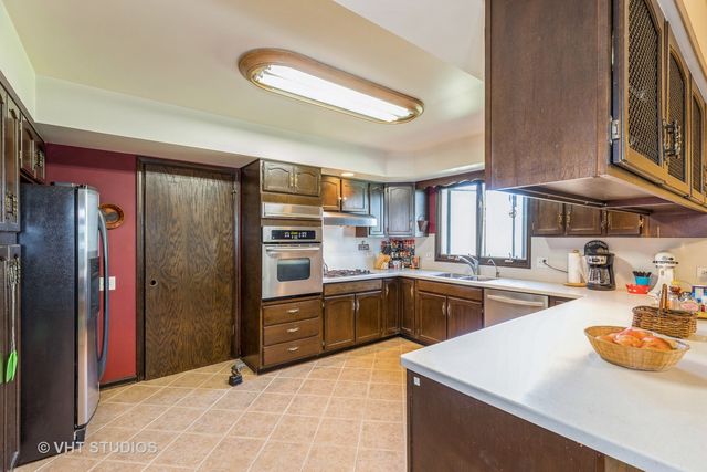 24656 S Willow Brook Trail, Crete, IL 60417