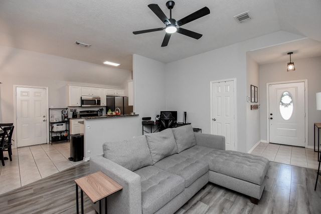 1909 W Texas Avenue, Baytown, TX 77520