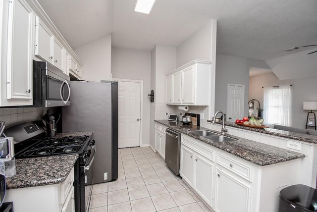 1909 W Texas Avenue, Baytown, TX 77520