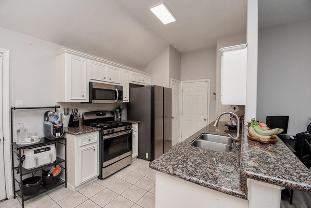 1909 W Texas Avenue, Baytown, TX 77520