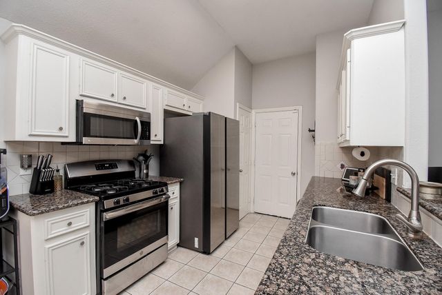 1909 W Texas Avenue, Baytown, TX 77520