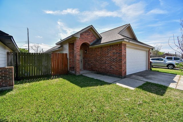 1909 W Texas Avenue, Baytown, TX 77520