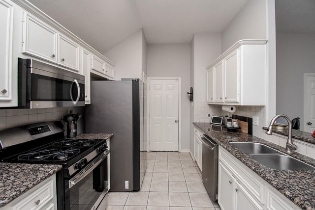 1909 W Texas Avenue, Baytown, TX 77520