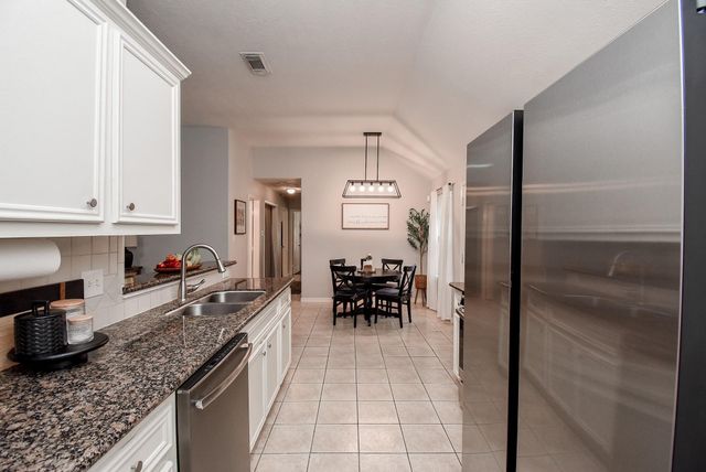 1909 W Texas Avenue, Baytown, TX 77520