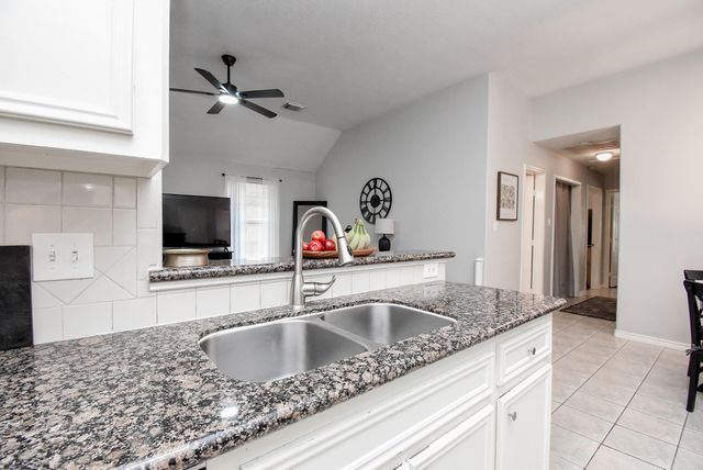 1909 W Texas Avenue, Baytown, TX 77520