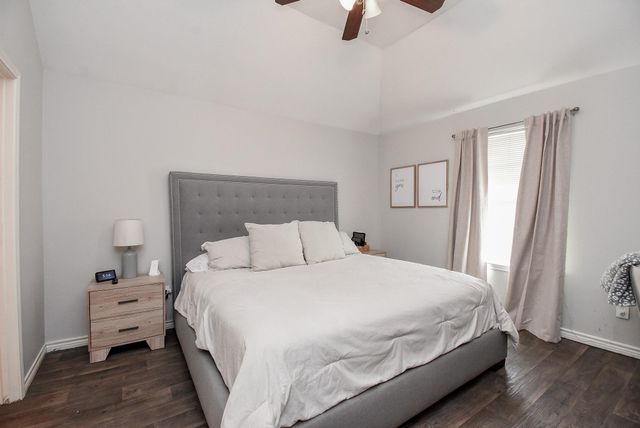 1909 W Texas Avenue, Baytown, TX 77520