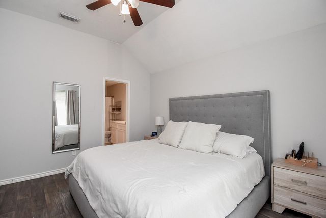 1909 W Texas Avenue, Baytown, TX 77520