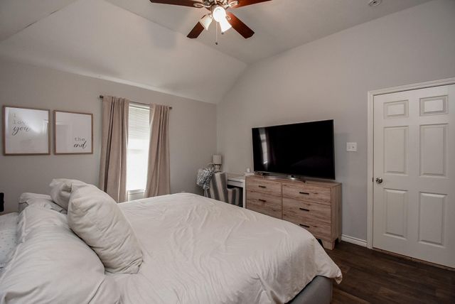 1909 W Texas Avenue, Baytown, TX 77520