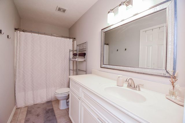 1909 W Texas Avenue, Baytown, TX 77520