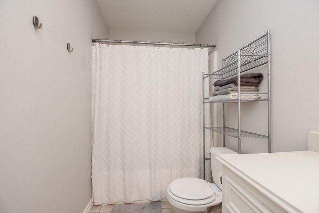 1909 W Texas Avenue, Baytown, TX 77520