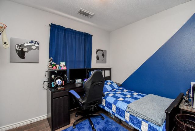 1909 W Texas Avenue, Baytown, TX 77520