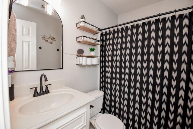 1909 W Texas Avenue, Baytown, TX 77520