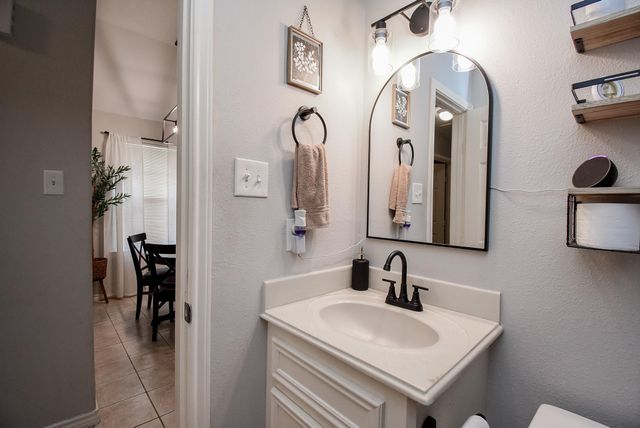 1909 W Texas Avenue, Baytown, TX 77520