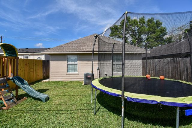 1909 W Texas Avenue, Baytown, TX 77520