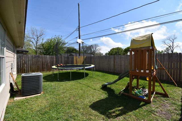 1909 W Texas Avenue, Baytown, TX 77520