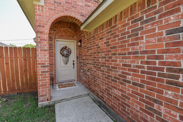 1909 W Texas Avenue, Baytown, TX 77520