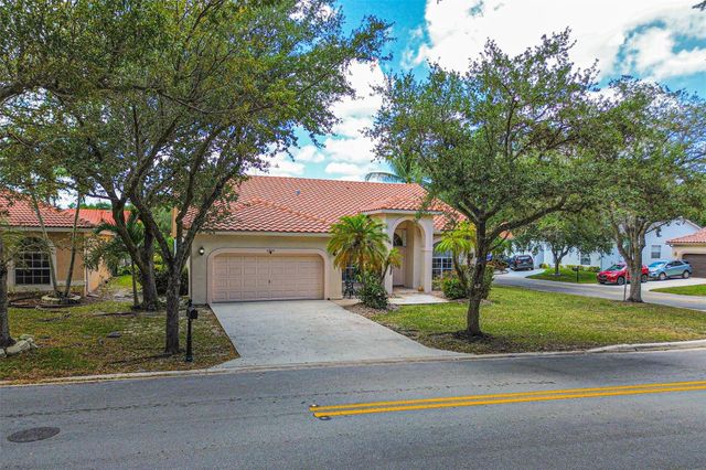 5374 NW 57th Ave, Coral Springs, FL 33067