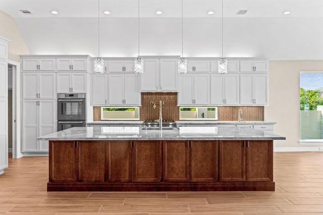 508 Amalfi Drive, Kemah, TX 77565